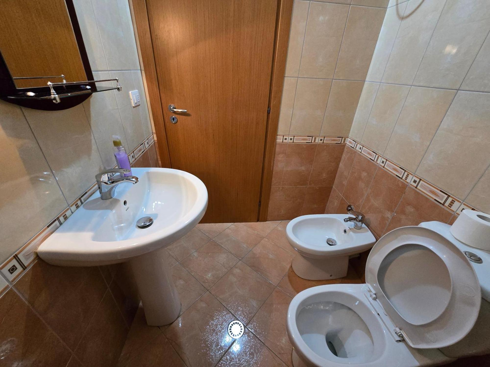 Modern , Quiet , Family Friendly & Fully Furnished Apartment Вльора Екстер'єр фото