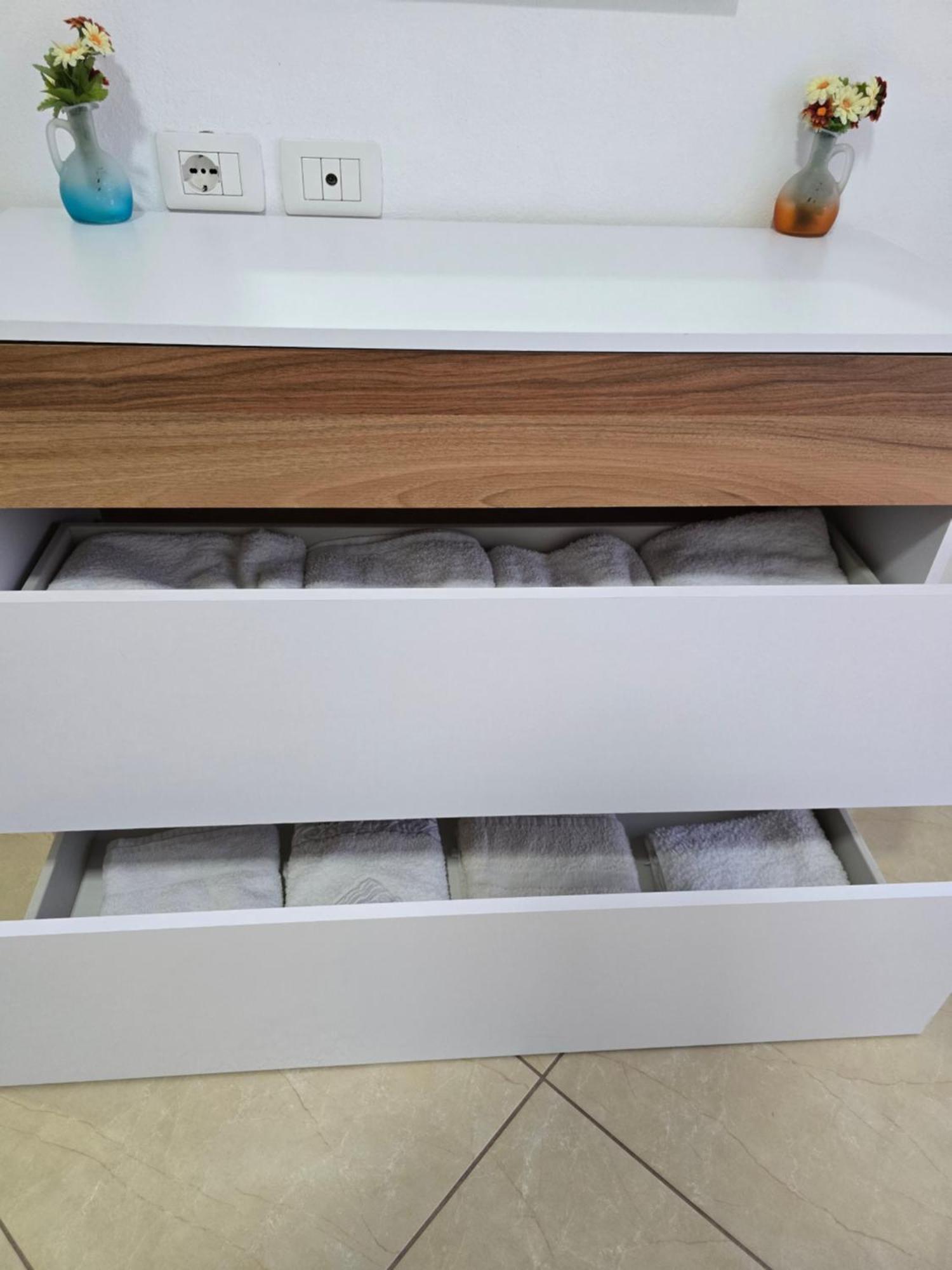 Modern , Quiet , Family Friendly & Fully Furnished Apartment Вльора Екстер'єр фото